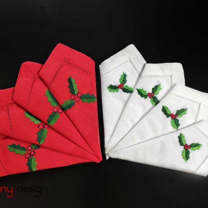 Set of 4 Christmas cocktail napkins with hand-embroidery